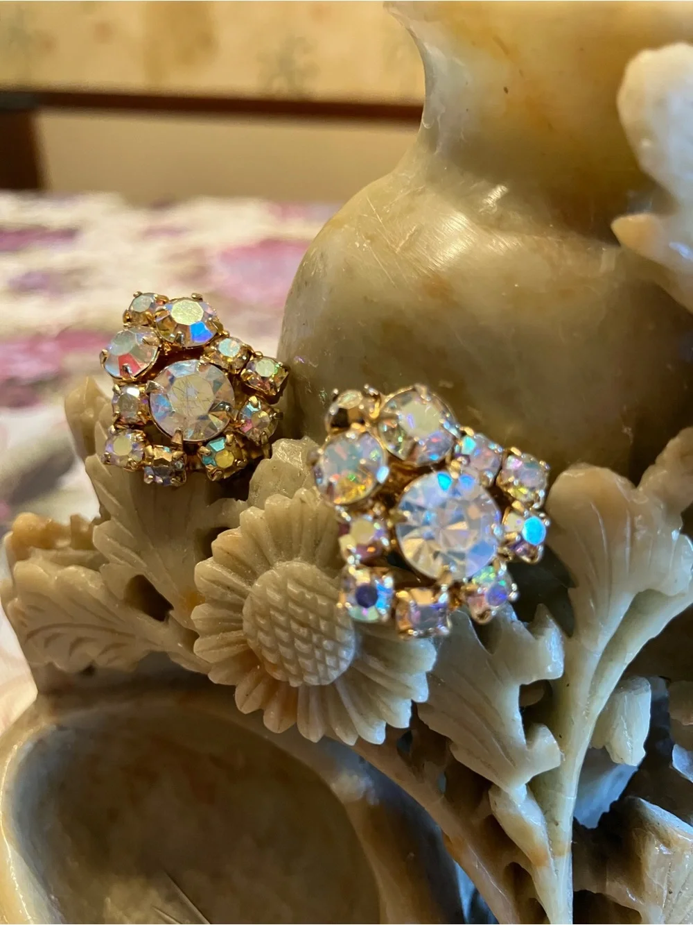 Clip Earrings 1” Aurora BOREALIS - Picture 6 of 7